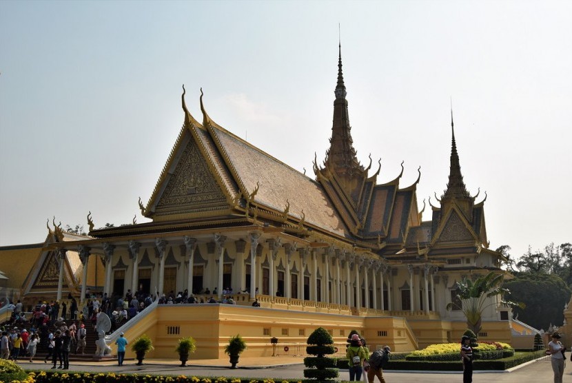 Salah satu atraksi wisata di Kota Phnom Penh, Vietnam. Vietnam belum siap mengizinkan turis asing masuk karena dikhawatirkan dapat menyebabkan gelombang baru pandemi virus corona.