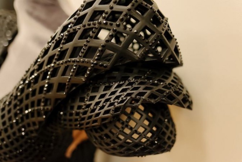 Salah satu bagian gaun Dita Von Teese yang dibuat dari mesin cetak tiga dimensi
