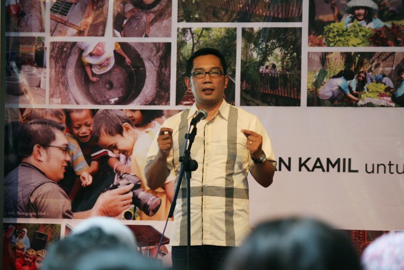  Salah satu calon wali kota Bandung, Ridwan Kamil menyampaikan Misi Visi di Gedung Indonesia Menggugat (GIM), Kota Bandung, Ahad (10/3)