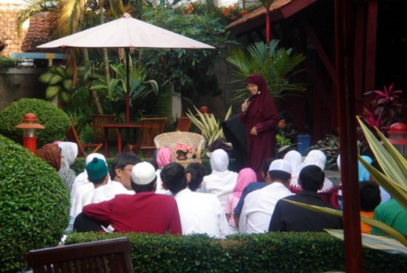 Salah satu ceramah di Daarul Jannah, Bandung.l