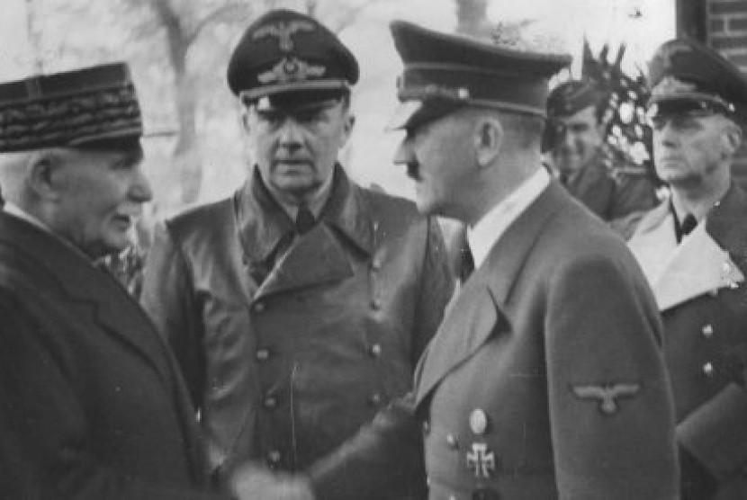 Salah satu foto yang tersimpan dalam Album milik Adolf Hitler yang diambil oleh Veteran Prancis saat hari-hari terakhir Perang Dunia