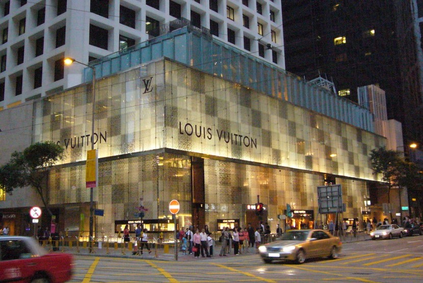 Salah satu gerai Louis Vuitton di Hong Kong, Cina.