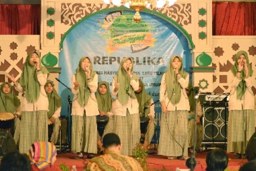 Salah satu grup nasyid tampil dalam 'Festival Nasyid' yang digelar Republika dan iHAQI di Kota Bandung, Jawa Barat beberapa waktu lalu.