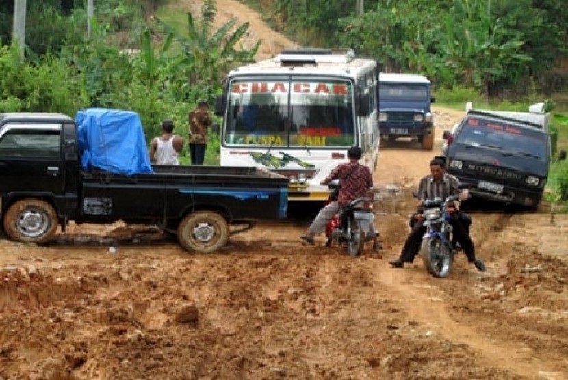 Salah satu jalan rusak di Lampung menjadi prioritas APBD