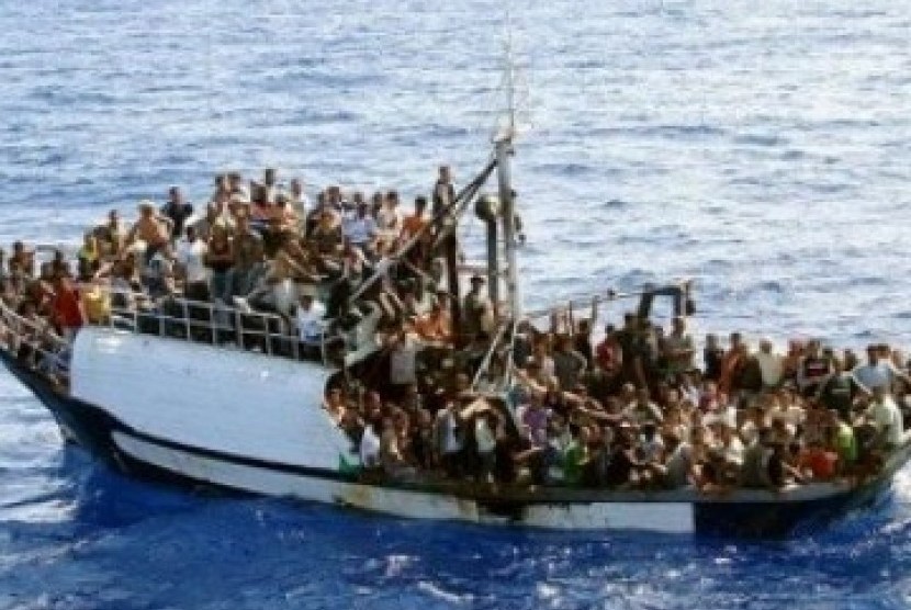 Salah satu kapal imigran (ilustrasi). Organisasi Internasional untuk Migrasi (IOM) mengatakan sejak awal 2023 sudah 400 imigran lebih yang tenggelam saat mencoba menyeberangi Laut Tengah dari Afrika Utara ke Eropa.