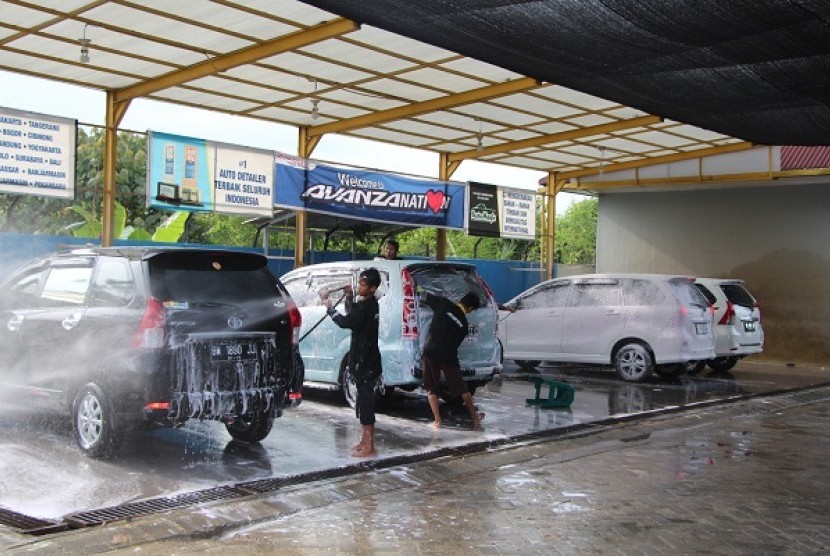 Salah satu kegiatan Avanzanation yaitu free car wash