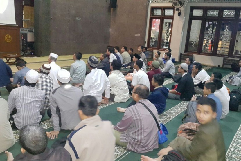 Salah satu kegiatan kajian di Masjid Alumni IPB Bogor.