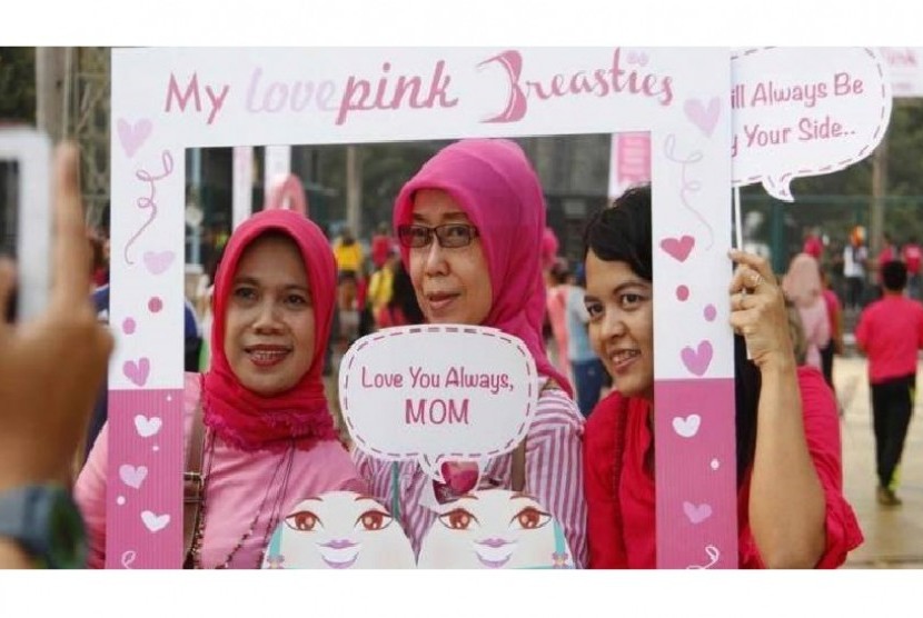 Salah satu kegiatan kampanye deteksi dini oleh 'Love Pink'