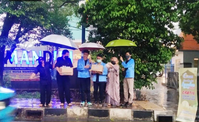 Salah satu kegiatan Nurani Memberi Negeri yang diadakan oleh Universitas Nusa Mandiri (UNM) pada setiap bulan Ramadhan.