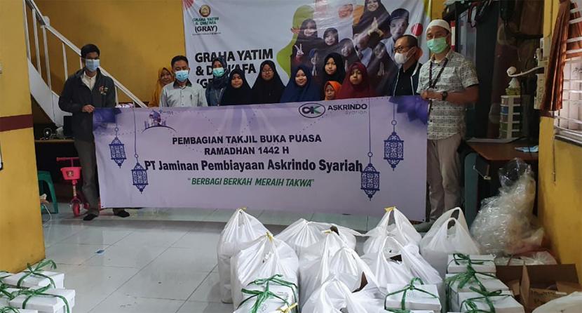 Salah satu kegiatan pemberian bantuan yang dilakukan Askrindo Syariah di Bulan Ramadhan tahun ini.