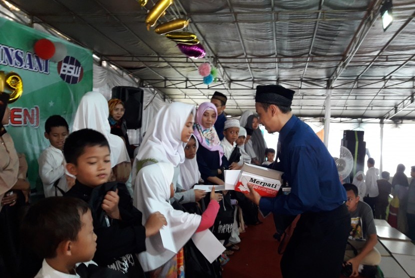 Salah satu kegiatan penyantunan yatim dan dhuafa yang digelar oleh Sekolah Bosowa Bina Insani (SBBI) Bogor.