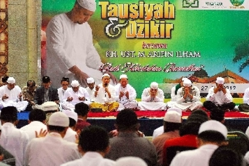 Salah satu kegiatan tausiyah dan zikir di masjid Jakarta Islamic Center (JIC), Jakarta.