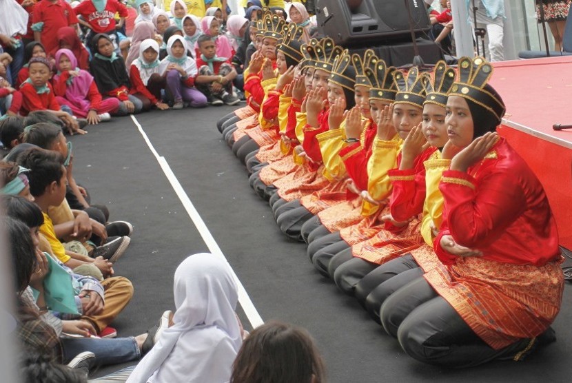 Salah satu kegiatan yang dilakukan Yayasan Gugah Nurani Indonesia dalam memperingati Hari Anak Universal