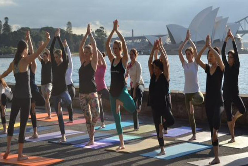  Salah satu kegiatan yoga di Sydney Harbour. 