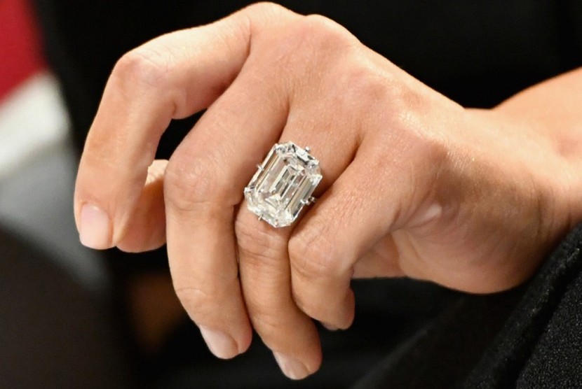 Salah satu koleksi cincin berlian Kim Kardashian.