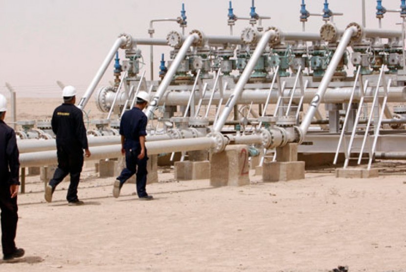 Salah satu ladang minyak di Irak.