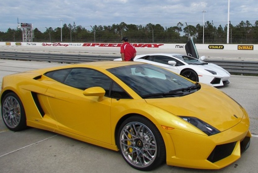 Salah satu Lamborghini yang dipakai dalam wahana Driving Experience Exotic Walt Disney