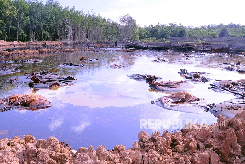Salah satu lokasi sumur minyak Mangunjaya 118 yang sudah ditertibkan menyisakan limbah B3 mencapai 2.500 ton sejak dioperasikan warga secara ilegal tahun 2013.