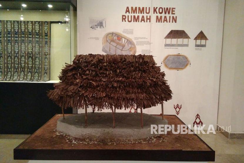 Salah satu maket arsitektur Indonesia yang ditampilkan dalam Pameran Ekskursi Arsitektur UI di Museum Nasional Indonesia, Jakarta Pusat, Kamis (30/3). 