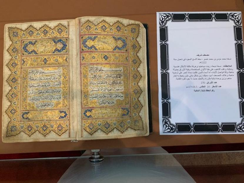 Salah satu manuskrip mushaf Alquran koleksi Perpustakaan Raja Fahad Arab Saudi. Perpustakaan Nasional Raja Fahad Pamerkan Manuskrip Langka