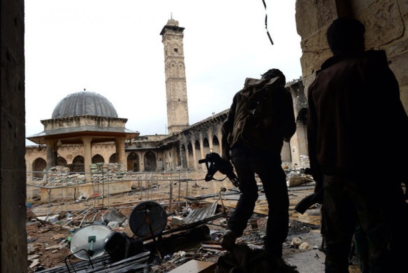 Salah satu masjid bersejarah di Suriah, hancur akibat perang.