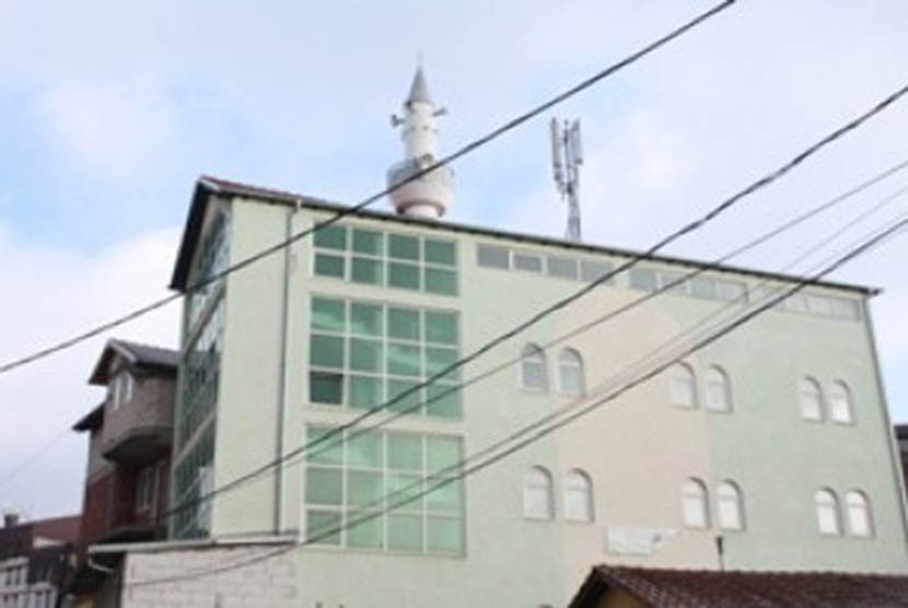  Salah satu masjid di Gjakova, Kosovo.