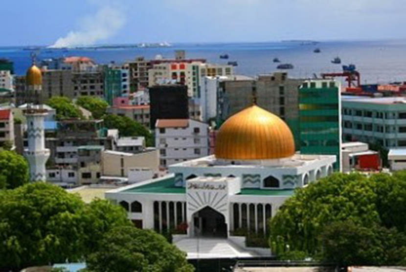 Islamisasi di Maladewa sudah berjalan berabad-abad lamanya. Salah satu masjid di Maladewa.