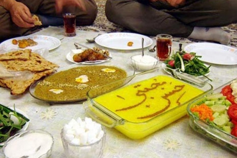 Terdapat amalan yang berbalas hidangan dari tiga surga , Salah satu menu jamuan berbuka puasa khas Mesir (ilustrasi)