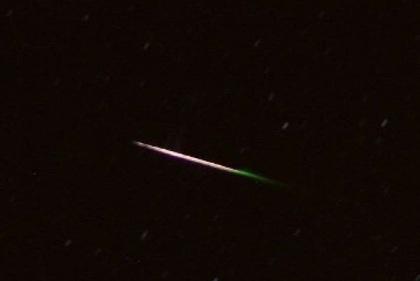 Salah satu meteorit tertangkap kamera dalam hujan meteor Perseids/ilustrasi