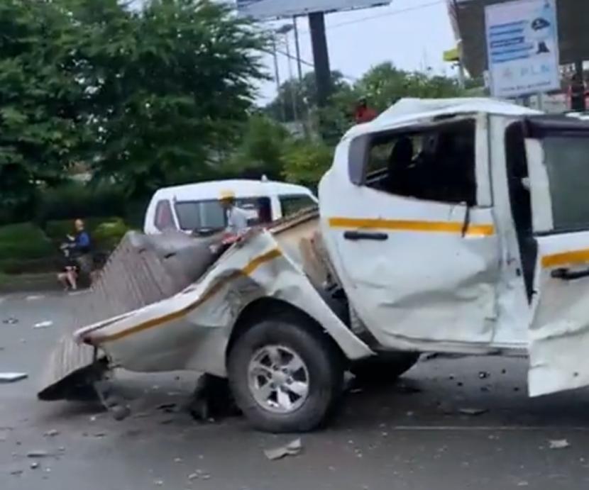 Salah satu mobil korban kecelakaan akibat diseruduk truk tronton di lampu merah Simpang Muara Rapak, Kota Balikpapan, Provinsi Kalimantan Timur (Kaltim) pada Jumat (21/1/2022) pagi WITA.