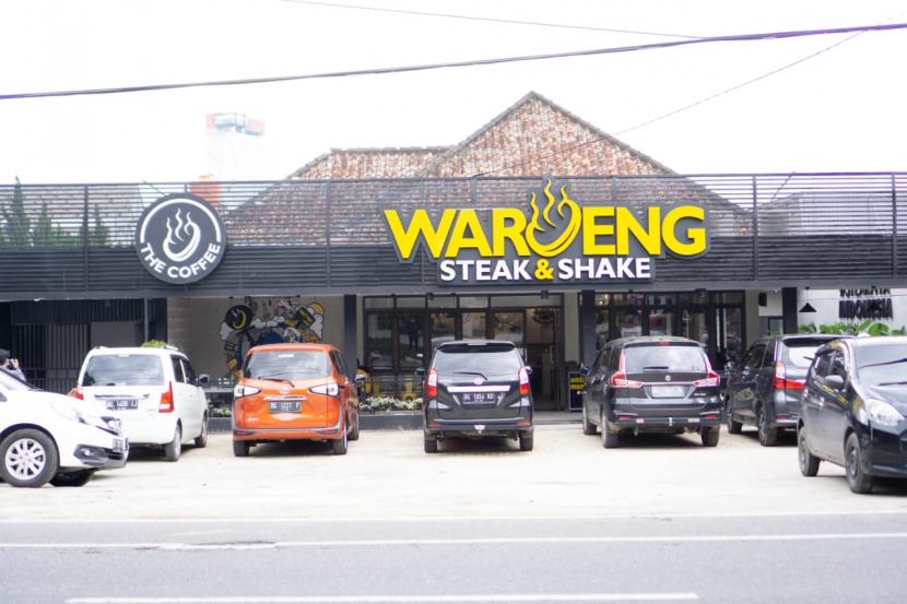 Salah satu outlet Waroeng Steak and Shake. 