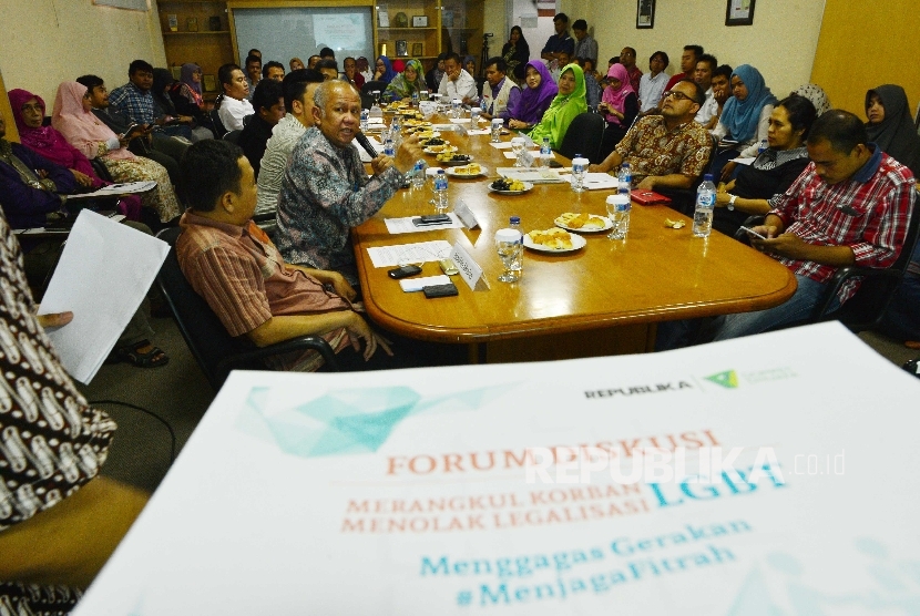 Salah satu panelis dalam diskusi, dr Fidiansyah berbicara dalam Forum Diskusi bertema Merangkul Korban Menolak Legalisasi LGBT yang digelar Republika dan Dompet Dhuafa di kantor Redaksi Republika, Jakarta, Kamis (18/2).