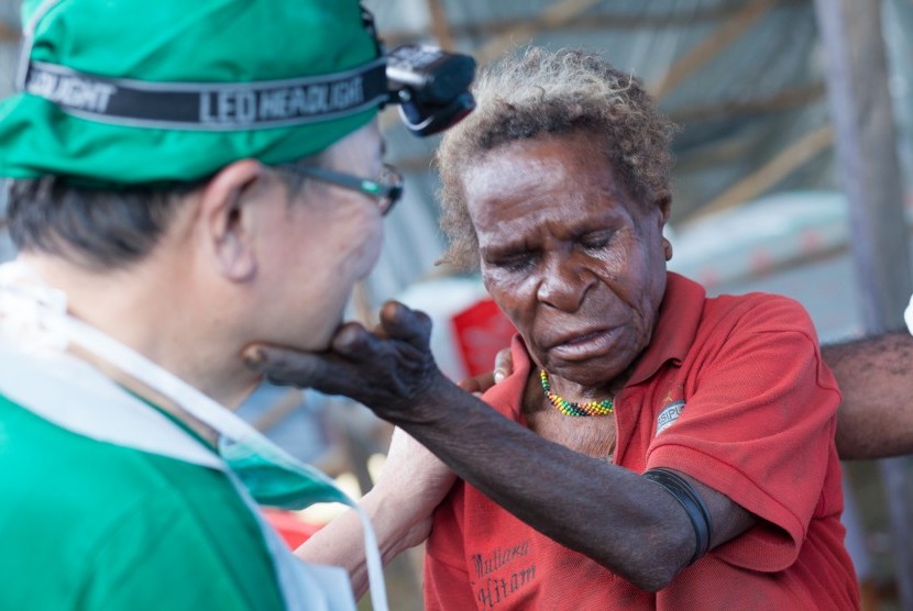 Salah satu pasien di Papua yang mendapat pengobatan (ilustrasi)
