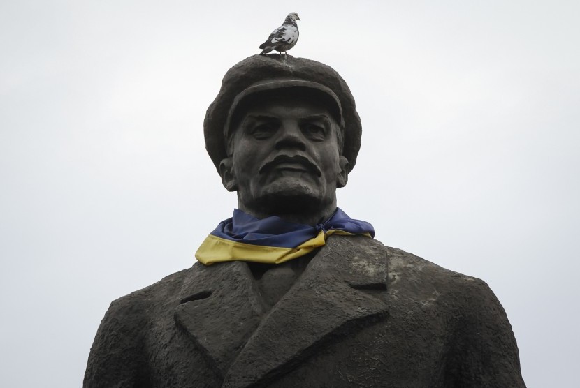 Salah satu patung Lenin di Ukraina.