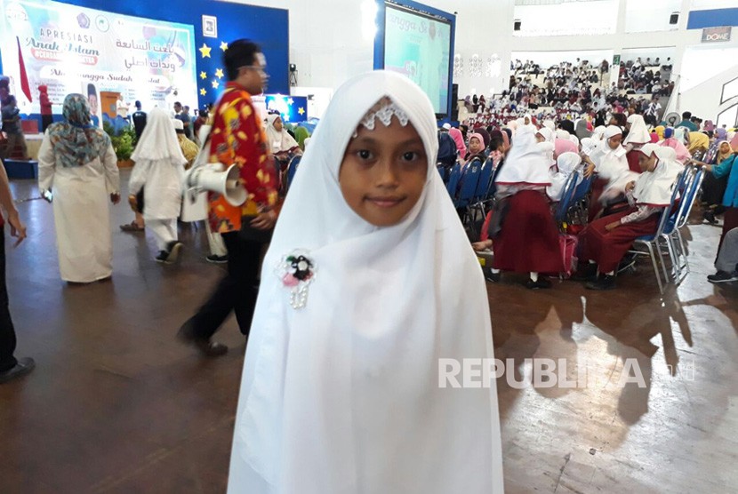 Salah satu pemenang lomba mendongeng Festival Apresiasi Anak Islami, Azzahra Nayla. 