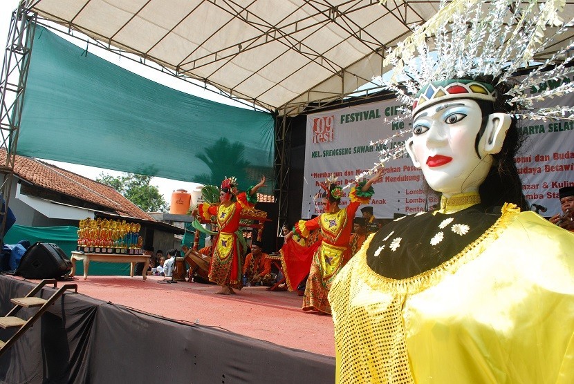 Salah satu penampil di ajang 'Festival Srengseng Sawah 2015' 