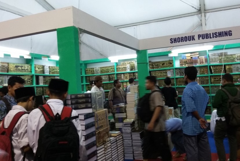 Salah satu penerbit dari Timur Tengah yang hadir di Islamic Book Fair (IBF) 2016. Pameran buku Islam tersebut digelar di Istora Senayan Jakarta, 26 Februari hingga 6 Maret 2016.