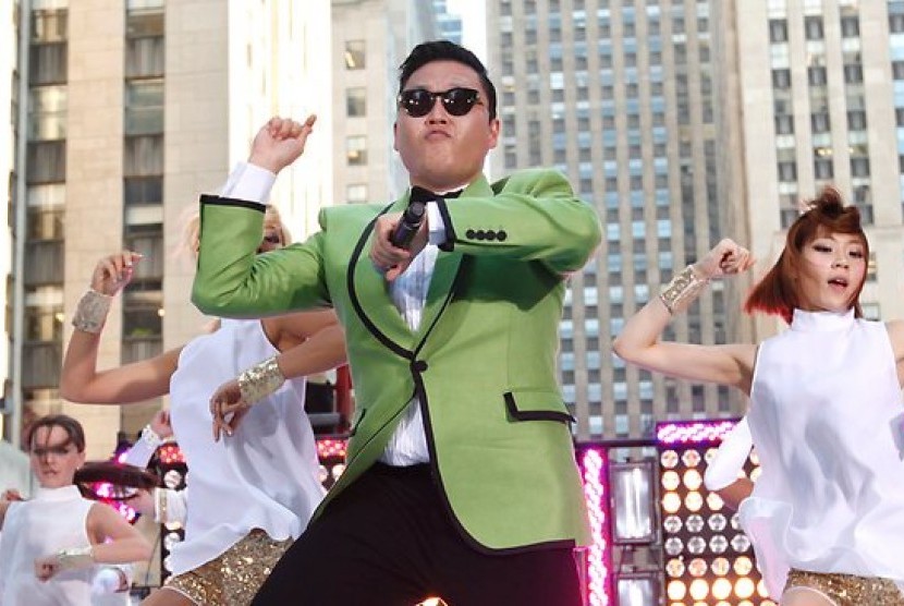 Salah satu penyanyi K-pop, Psy, yang populer lewat single 'Gangnam Style'.
