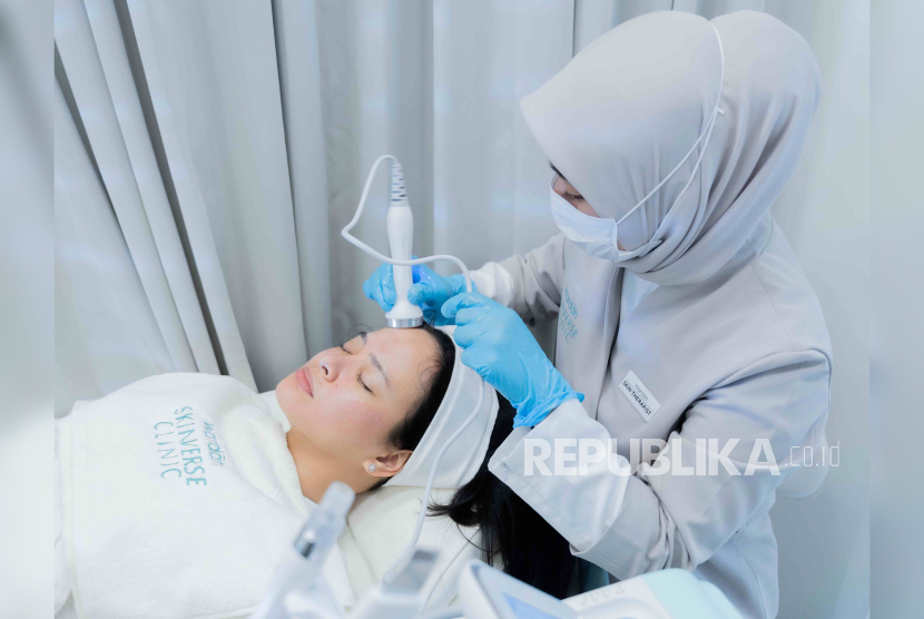 Salah satu perawatan di Wardah SKINVERSE CLINIC 2025. Wardah SKINVERSE CLINIC 2025 berlangsung dari 19 Juli hingga 3 Agustus 2025 di Mall Kota Kasablanka, Jakarta. 