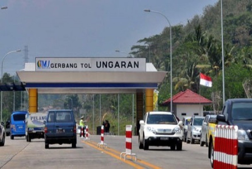 Salah satu perlintasan gerbang tol Semarang-Solo