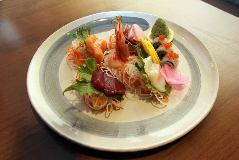 Salah satu pilihan menu di resto Miyagi adalah beragam sushi.