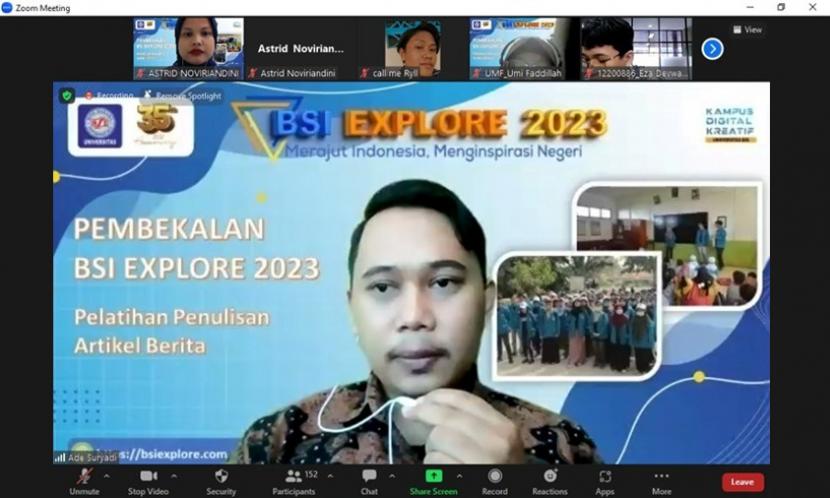 Salah satu rangkaian kegiatan BSI Explore 2023 yakni Pembekalan/Pelatihan yang diberikan pada peserta BSI Explore 2023 yang dibagi kedalam beberapa tahap, dimana pembekalan pertama yang diberikan yakni Pelatihan Penulisan Artikel Berita yang dilaksanakan melalui zoom meeting pada  Rabu (30/11/2022) pukul 08.30-12.00 Wib. 