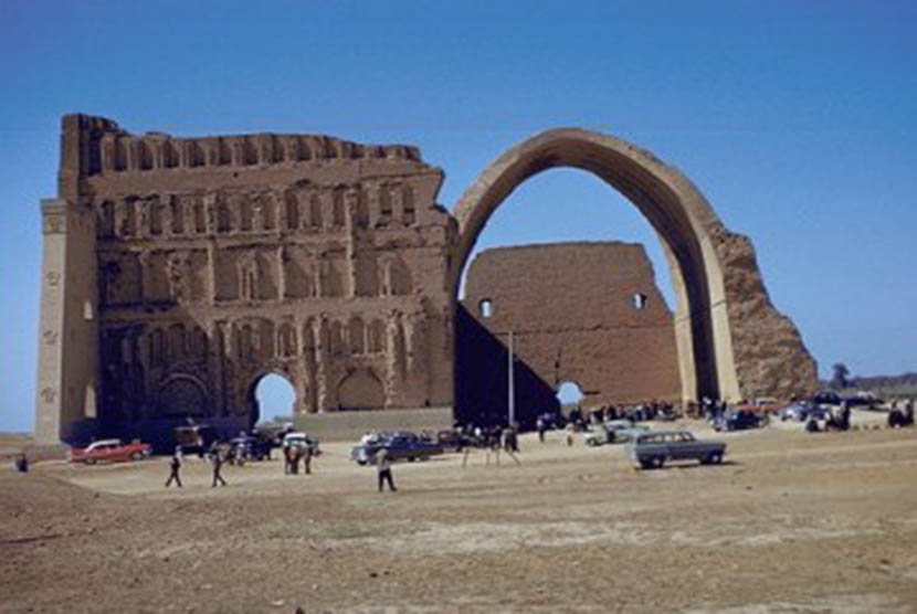 Salah satu reruntuhan bangunan kuno di Al-Madain yang disebut Taq-i Kisra.