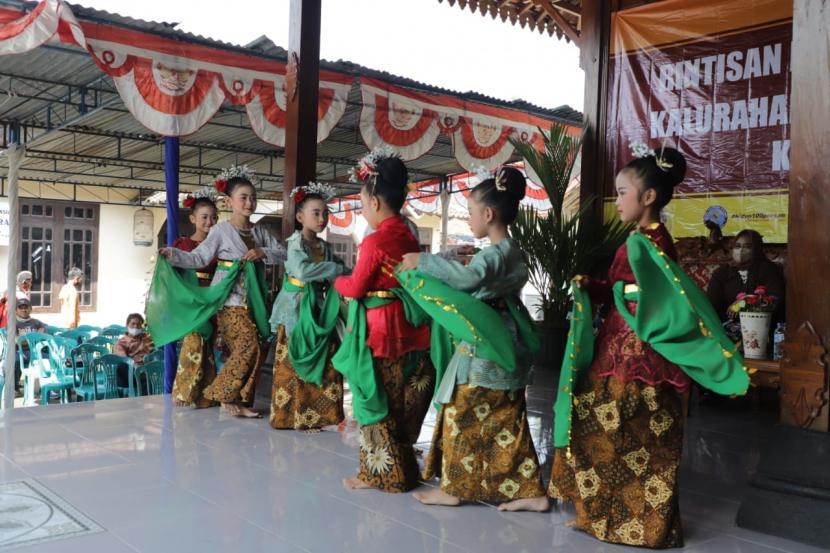 Salah satu sajian tari dalam Gelar Budaya di Pondok Suruh, Kalurahan Bimomartani, Kapanewon Ngemplak, Kabupaten Sleman.