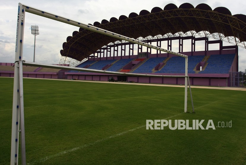 Salah satu sisi bagian dalam stadion baru Persita Tangerang, di Kelapa Dua, Tangerang, Banten, Selasa (9/1). 