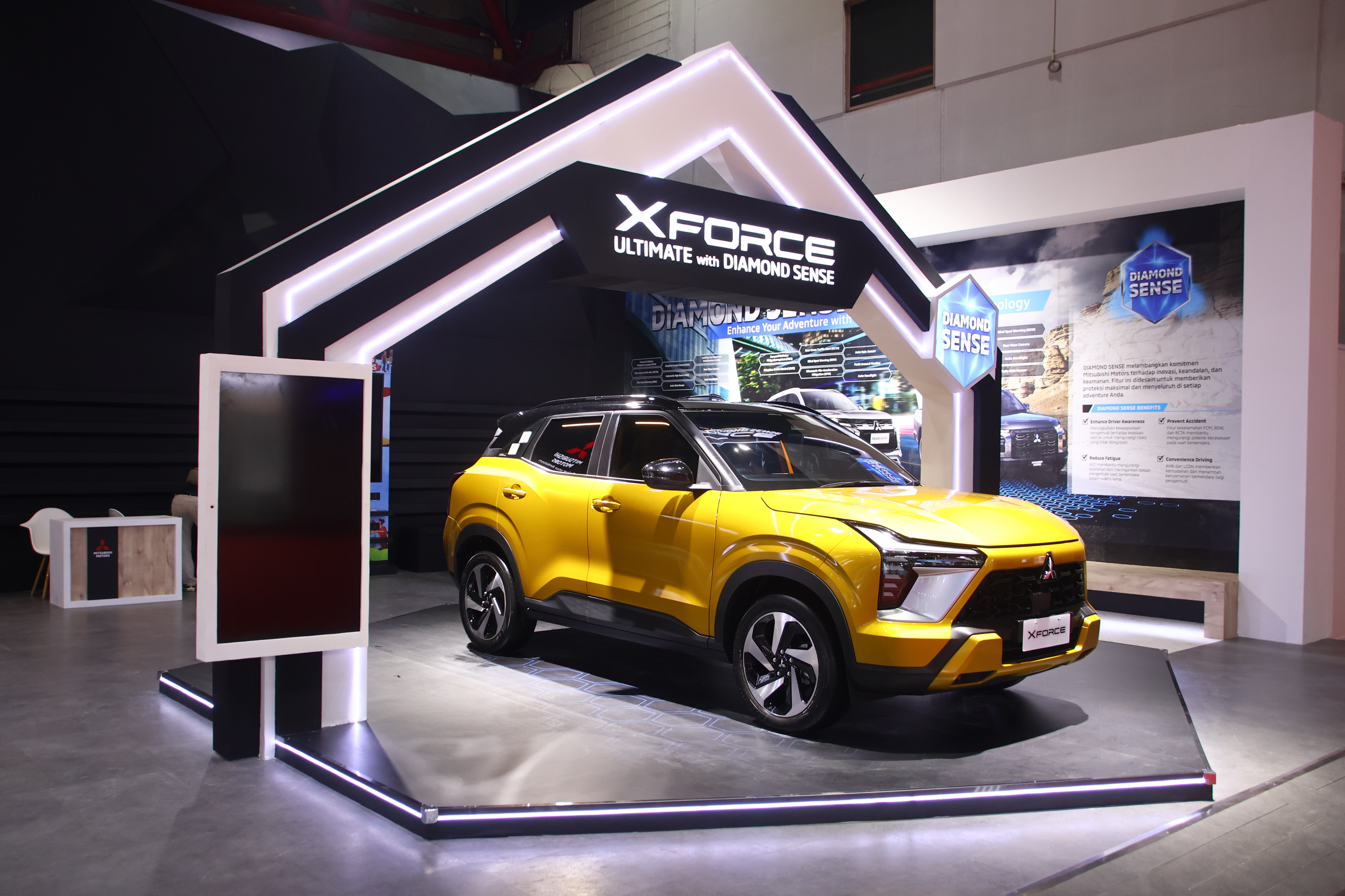 Salah satu sorotan utama di booth Mitsubishi Motors adalah penawaran spesial untuk model Xforce.