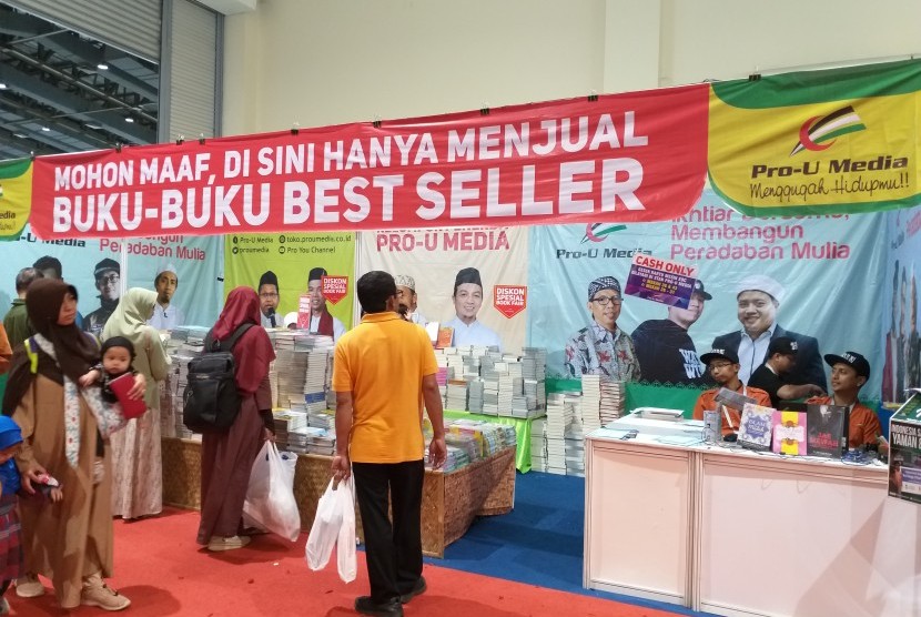 Salah satu stan di Islamic Book Fair (IBF) 2019 yang diadakan di Jakarta Convention Center (JCC) Senayan Jakarta, 27 Februari hingga 3 Maret 2019.