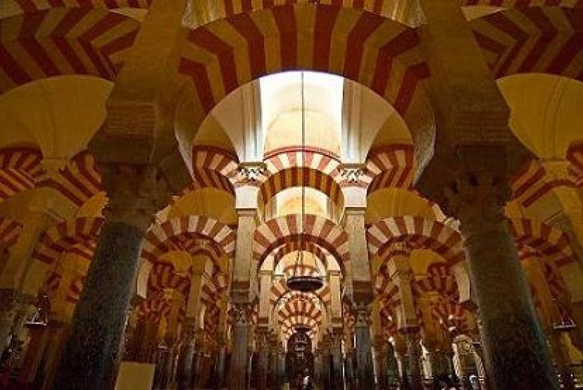 Salah satu sudut Masjid Cordoba. Terdapat jejak Islam yang kuat dalam sejarah masjid cordoba Spanyol