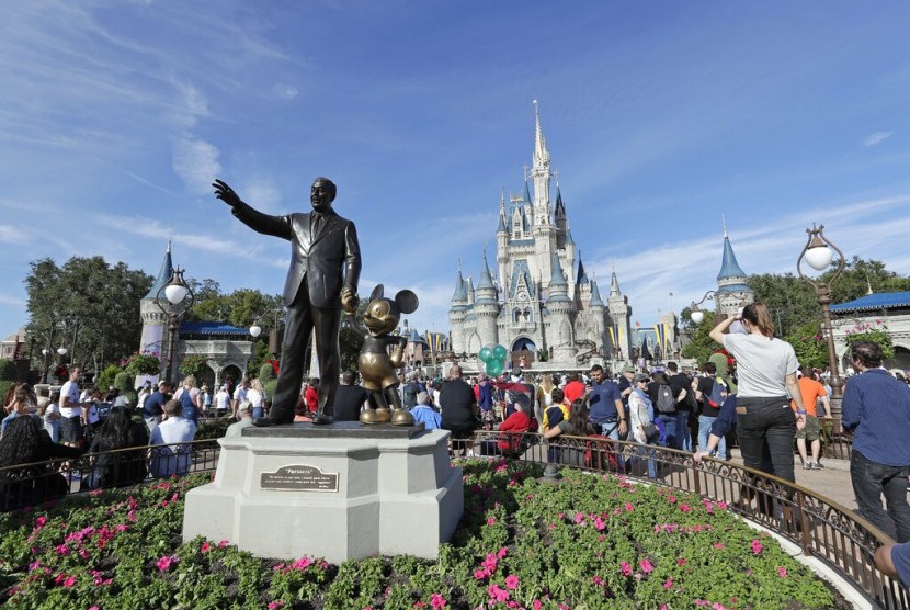 Salah satu taman hiburan Disney, Walt Disney World Florida. Walt Disney Co akan membuka kembali kompleks perbelanjaan dan hiburan, Disney Springs. 