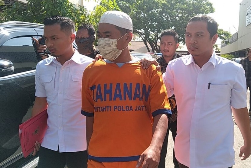 Salah satu tersangka insiden di asrama mahasiswa Papua di Surabaya Syamsul Arifin (SA).